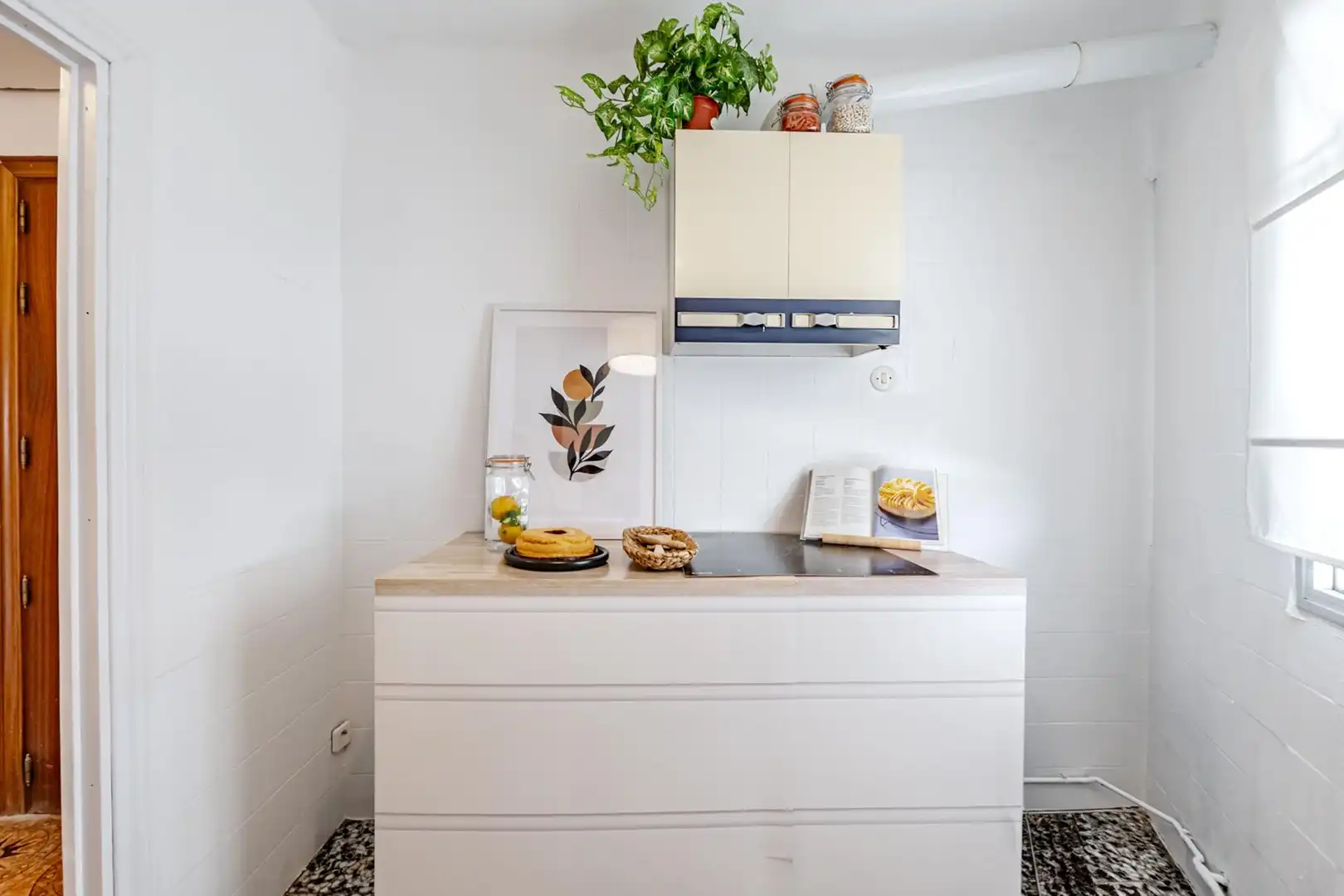 Kitchen of Flat for sale in Madrid  with Air Conditioner, Terrace and Balcony