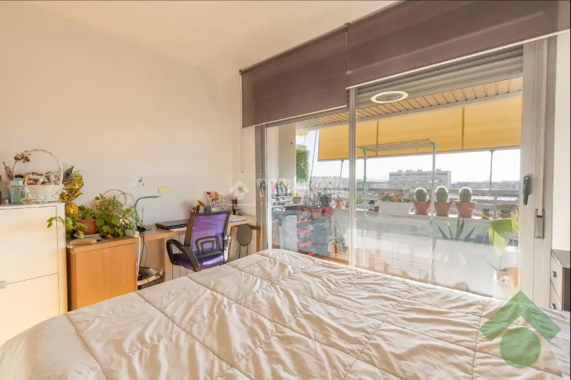 Habitación de Piso en venta en Granada con Aire acondicionado, Calefacción y Piscina comunitaria
