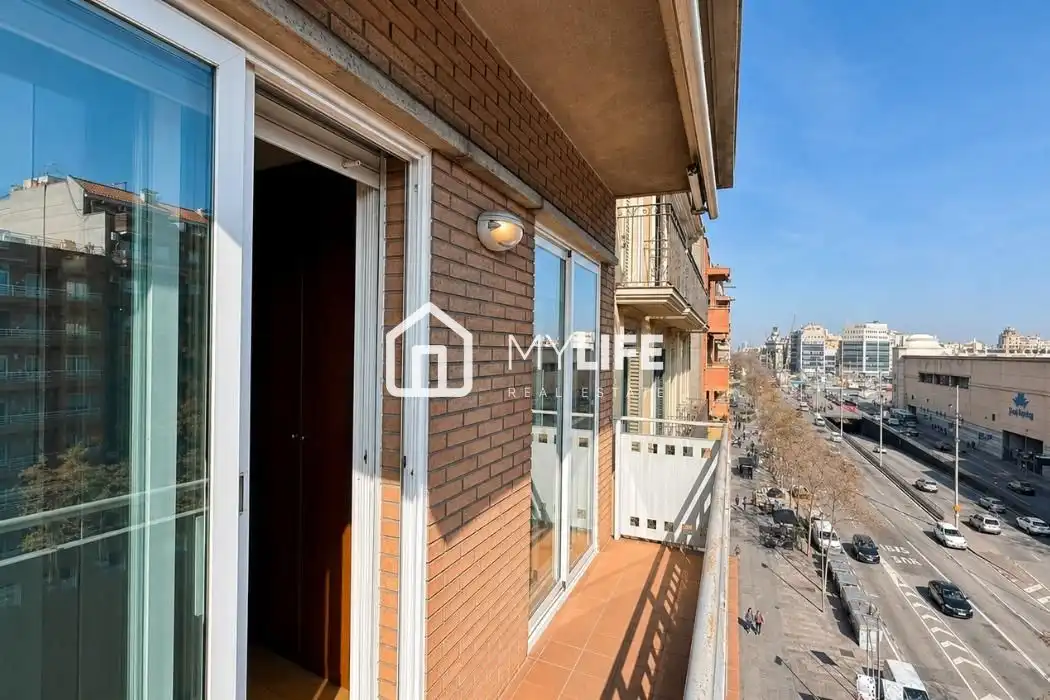 Exterior view of Attic for sale in Barcelona  with Air Conditioner, Heating and Parquet flooring
