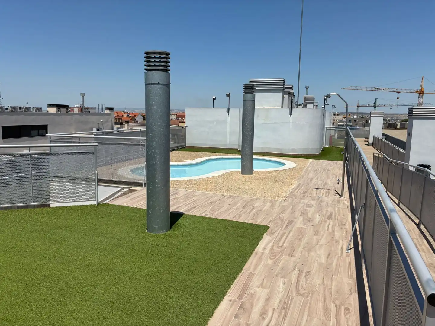 Swimming pool of Flat for sale in Zaragoza  with Air Conditioner, Heating and Terrace