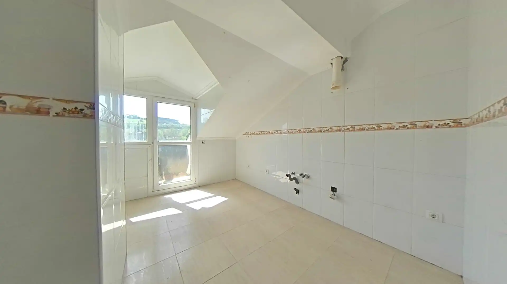 Baño de Piso en venta en Hazas de Cesto con Balcón