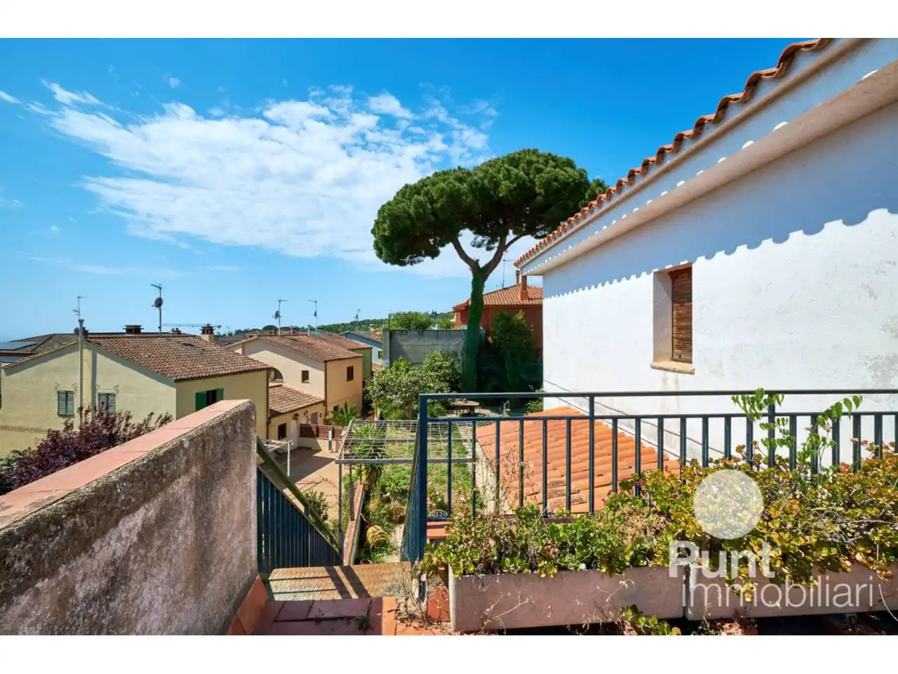 Vista exterior de Casa o xalet en venda en Premià de Dalt amb Piscina