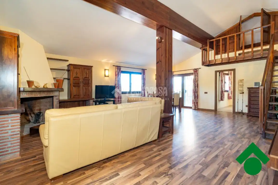 Wohnzimmer von Country house zum Verkauf in Zafarraya mit Klimaanlage, Privatgarten und Schwimmbad