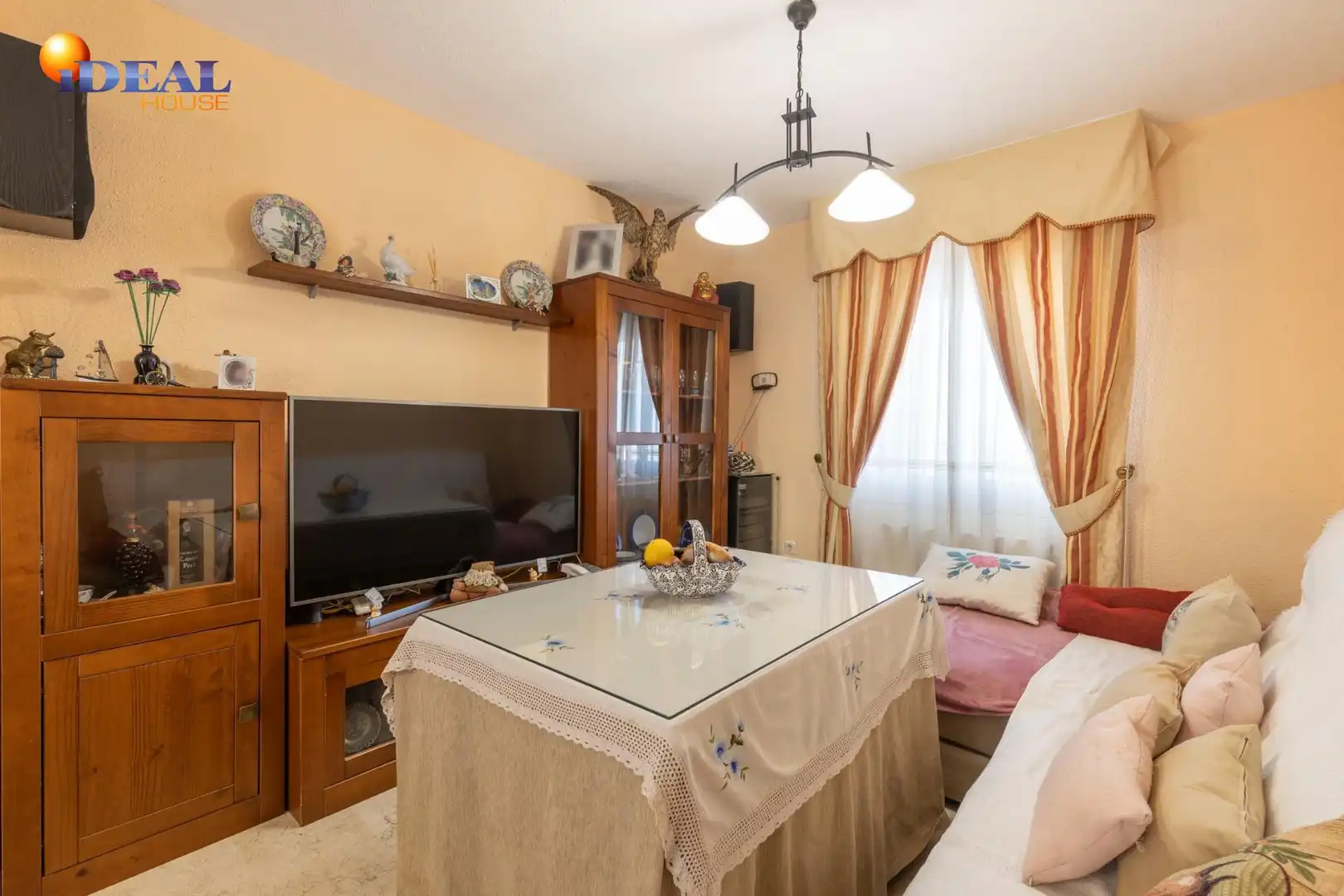 Sala d'estar de Casa o xalet en venda en Las Gabias amb Aire condicionat, Calefacció i Jardí privat