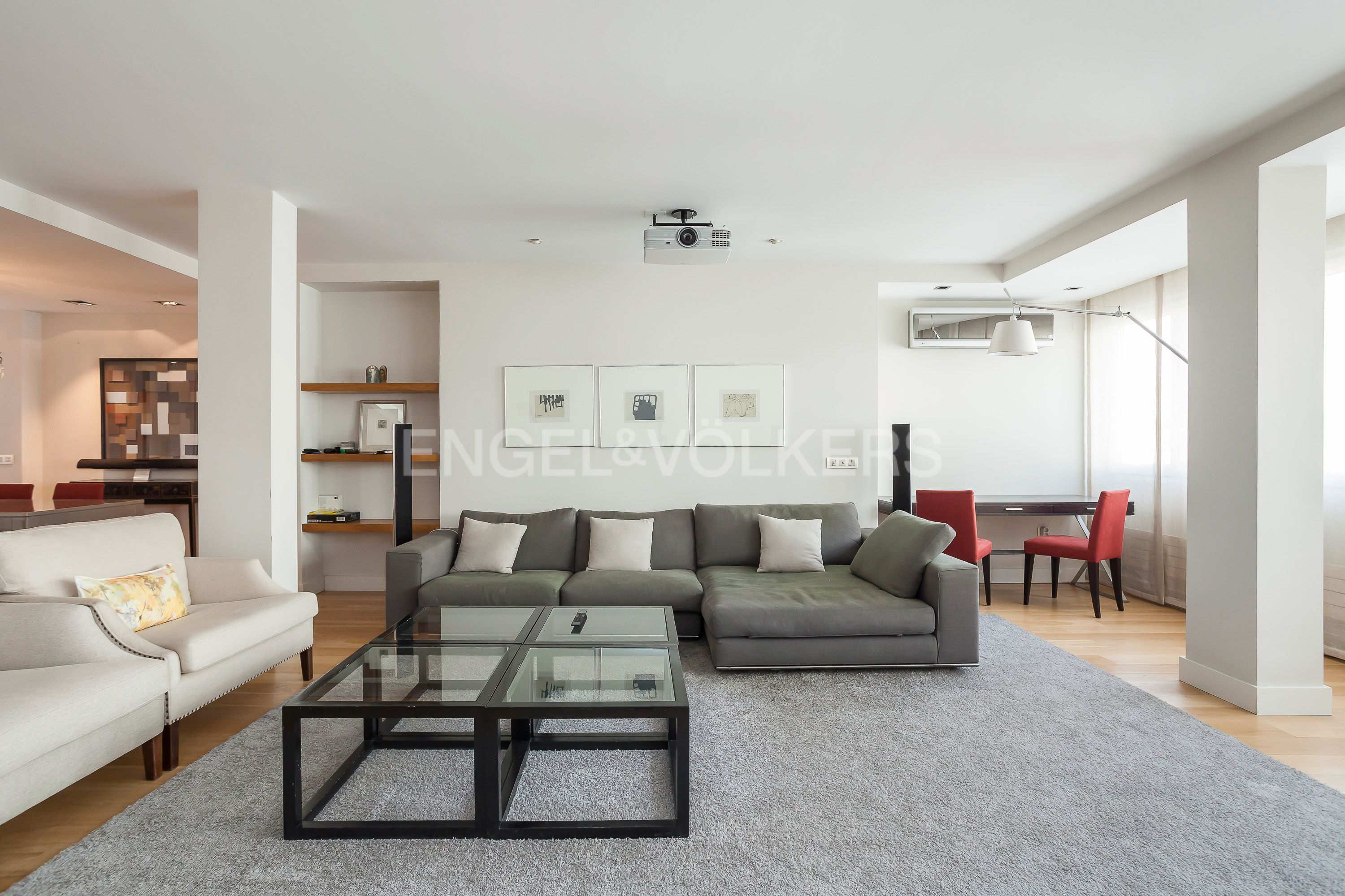 Sala d'estar de Apartament en venda en  Madrid Capital amb Aire condicionat, Calefacció i Parquet