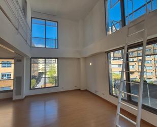 Sala d'estar de Dúplex de lloguer en San Sebastián de los Reyes amb Aire condicionat i Terrassa