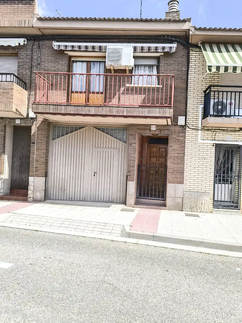 Exterior view of Houses for sale in El Burgo de Ebro  with Air Conditioner, Heating and Private garden