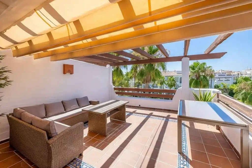 Terraza de Apartamento de alquiler en Estepona con Aire acondicionado, Terraza y Piscina