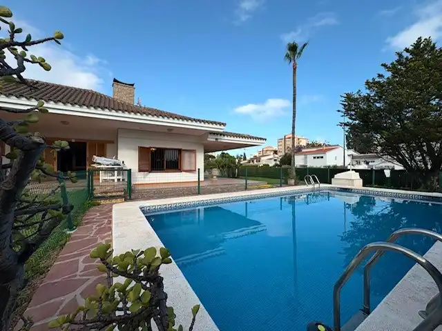 Piscina de Casa o xalet en venda en Benicasim / Benicàssim amb Jardí privat, Terrassa i Piscina