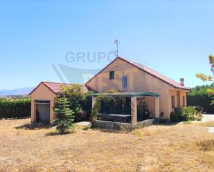 Vista exterior de Casa o xalet en venda en Zarzuela del Monte amb Calefacció, Jardí privat i Terrassa