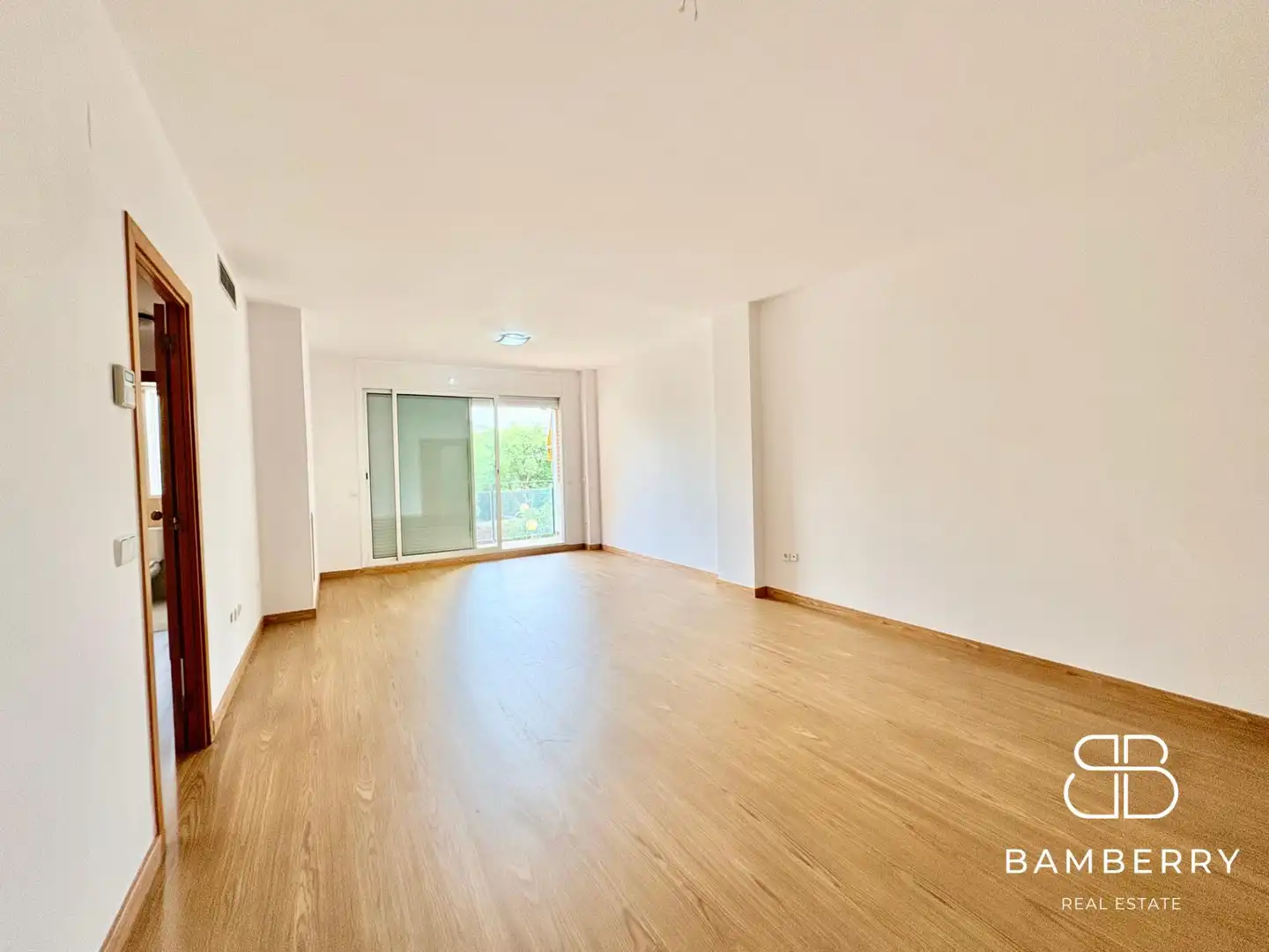 Living room of Flat for sale in Castelldefels  with Parquet flooring and Community pool