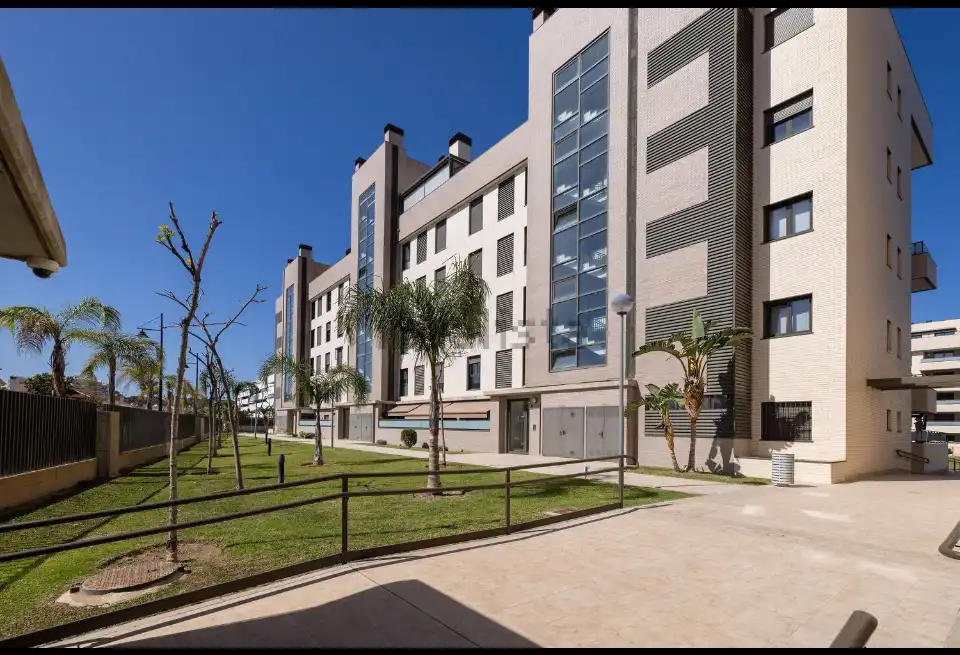 Vista exterior de Piso en venta en Torremolinos con Aire acondicionado, Calefacción y Terraza