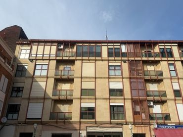 Flat with balcony for sale in Plaza de la Madera 18