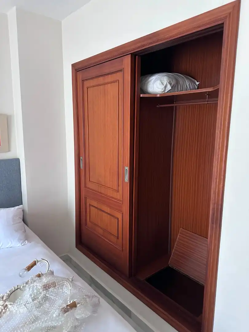 Habitación de Piso de alquiler en Estepona con Aire acondicionado, Terraza y Balcón