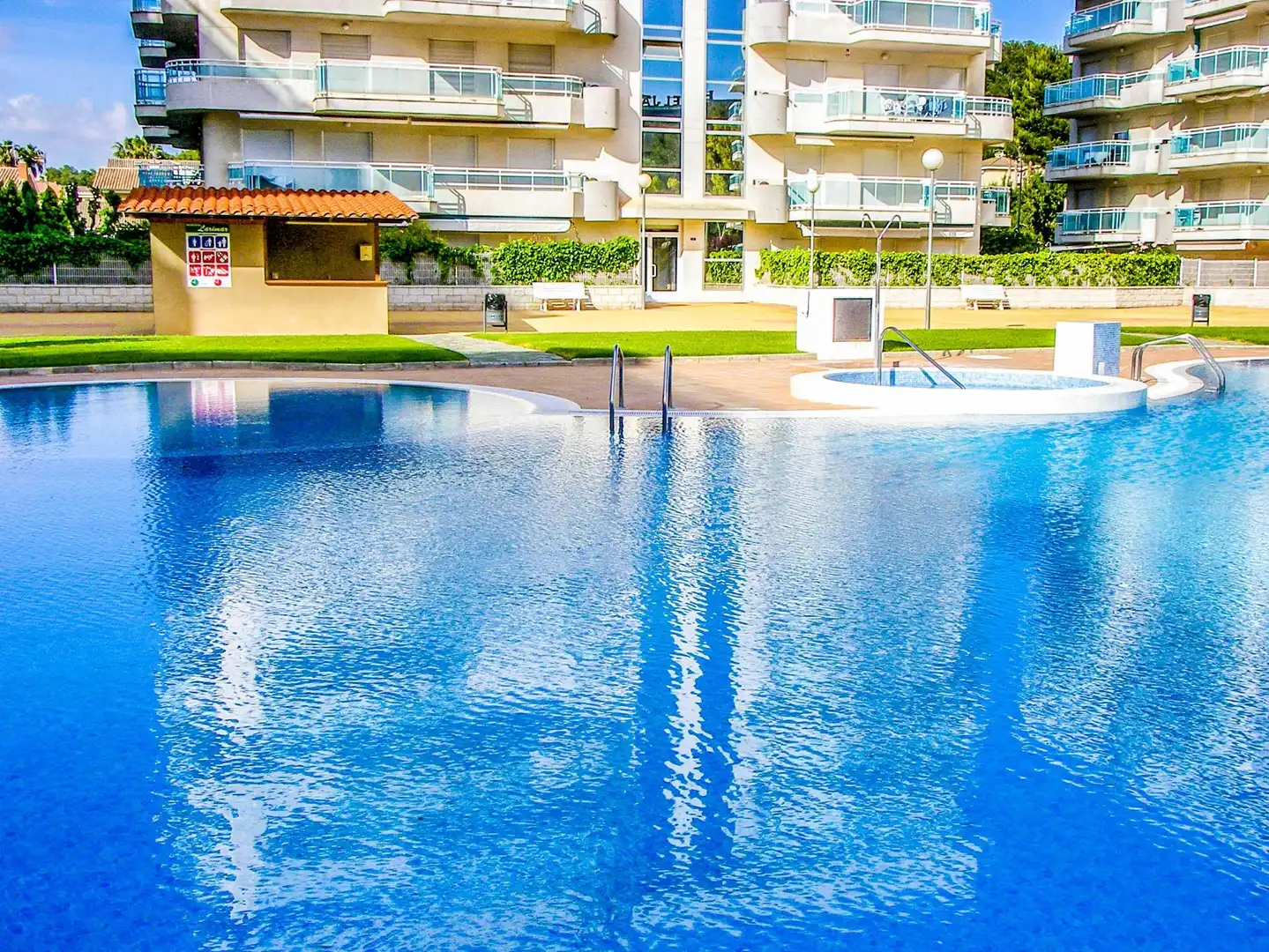 Piscina de Piso en venta en Salou con Aire acondicionado, Jardín privado y Terraza