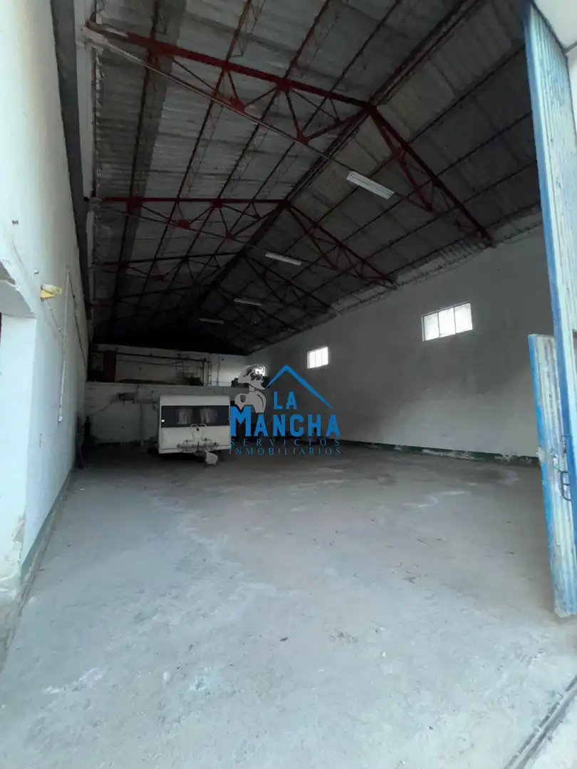 Parkplatz von Fabrikhallen zum Verkauf in Albacete