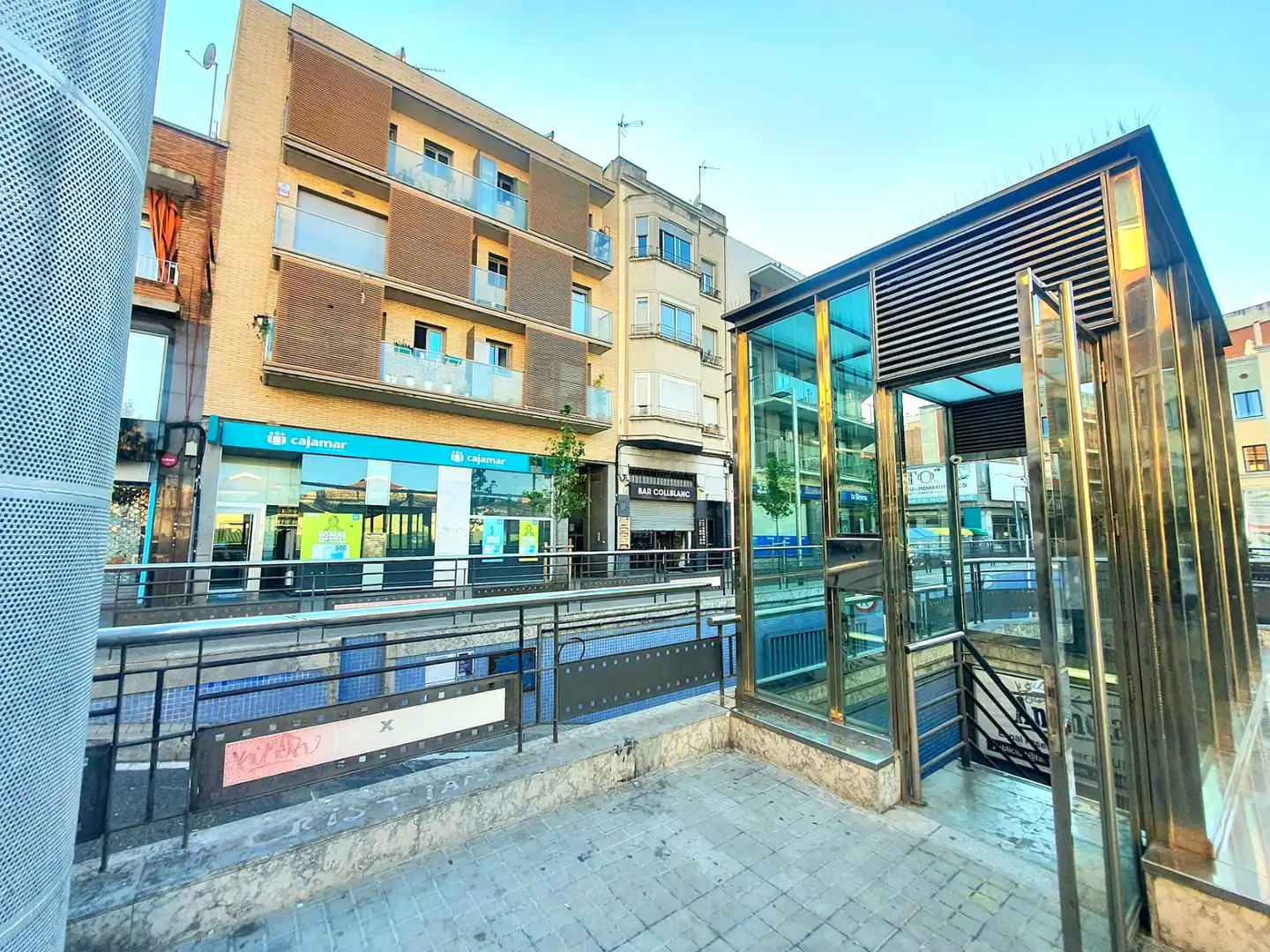 Außenansicht von Büro zum Verkauf in L'Hospitalet de Llobregat mit Klimaanlage, Abstellraum und Alarm