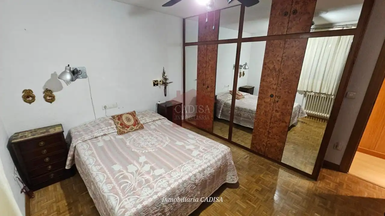 Bedroom of Flat for rent in Salamanca  with Air Conditioner, Heating and Furnished