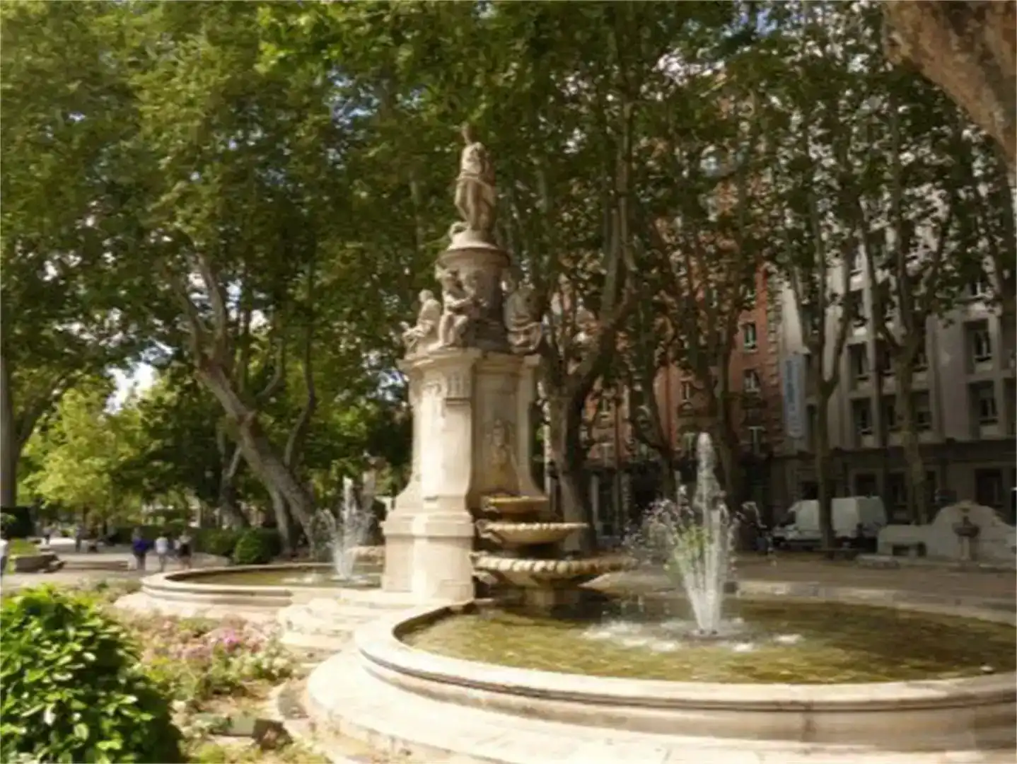Außenansicht von Maisonette zum Verkauf in  Madrid Capital