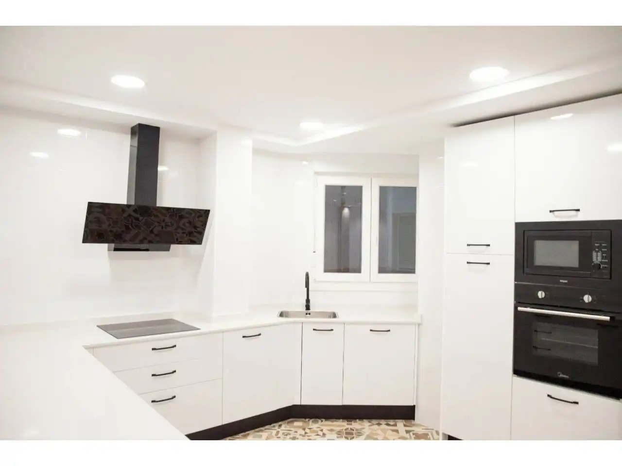 Kitchen of Flat for sale in Laredo  with Heating