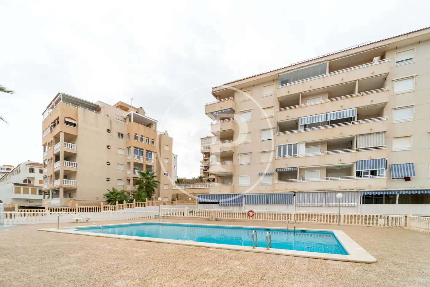 Schwimmbecken von Wohnung zum Verkauf in Elche / Elx mit Klimaanlage, Heizung und Privatgarten