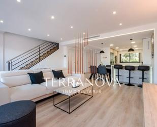 Sala d'estar de Casa o xalet en venda en Sant Climent de Llobregat amb Aire condicionat, Calefacció i Terrassa