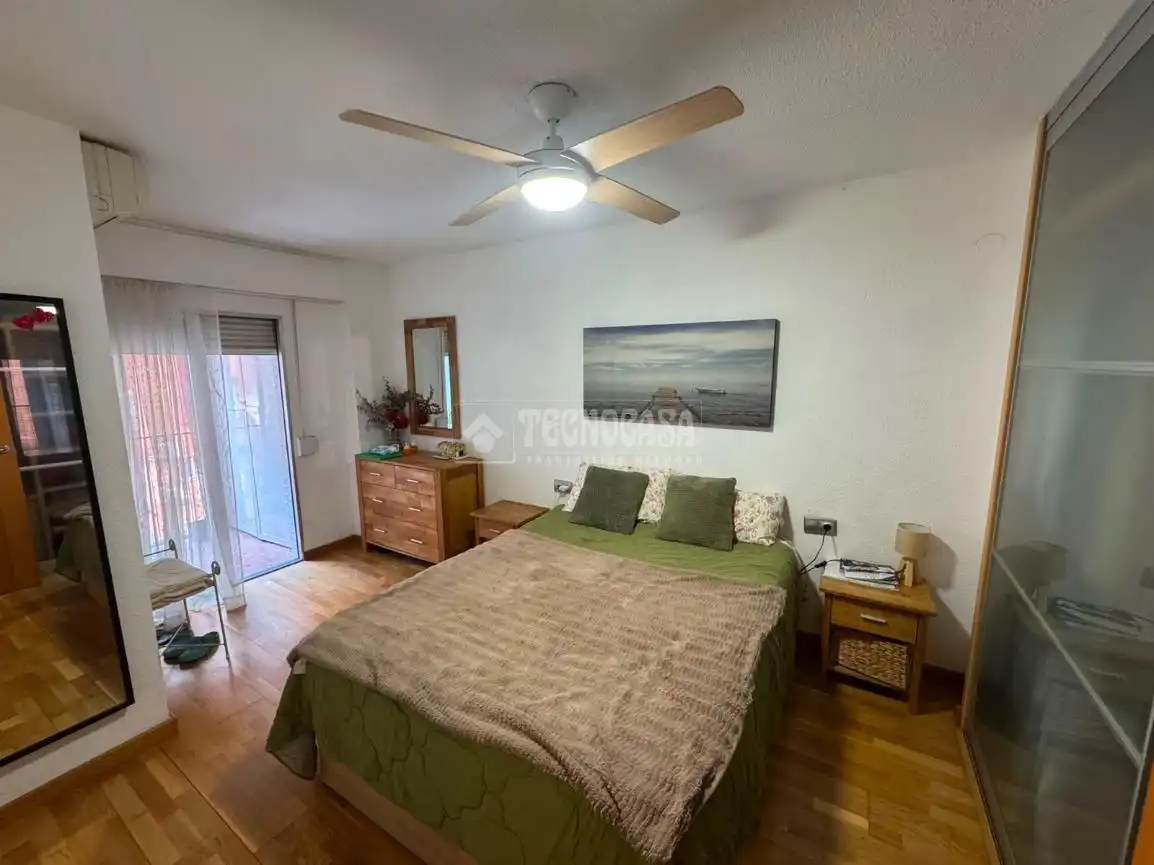 Habitación de Piso en venta en Valencia con Aire acondicionado, Trastero y Amueblado