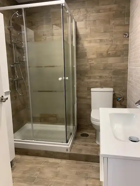 Bathroom of Flat for rent in Ferrol  with Air Conditioner, Heating and Furnished