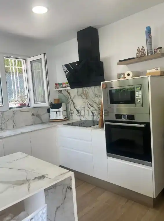 Cuina de Casa o xalet en venda en L'Eliana amb Aire condicionat, Jardí privat i Terrassa