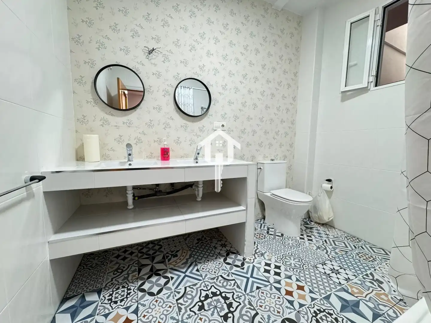 Baño de Casa adosada en venta en Alicante / Alacant con Terraza, Trastero y Amueblado
