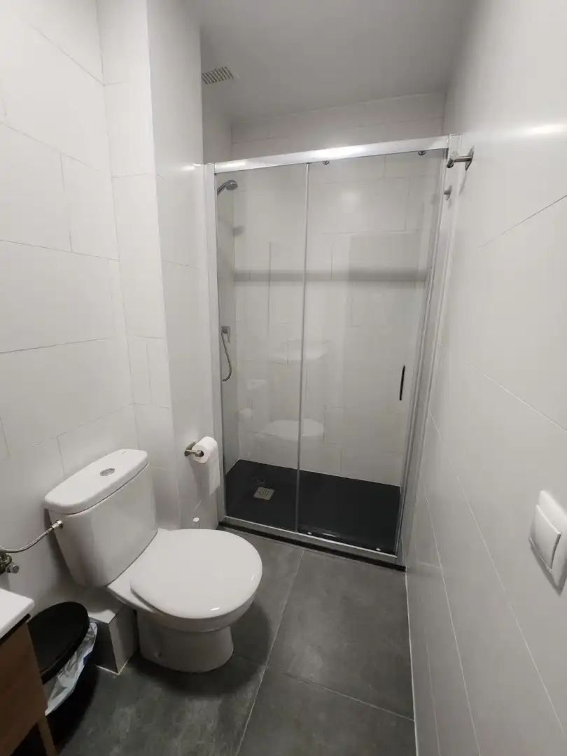 Bany de Pis de lloguer en Córdoba amb Aire condicionat i Moblat