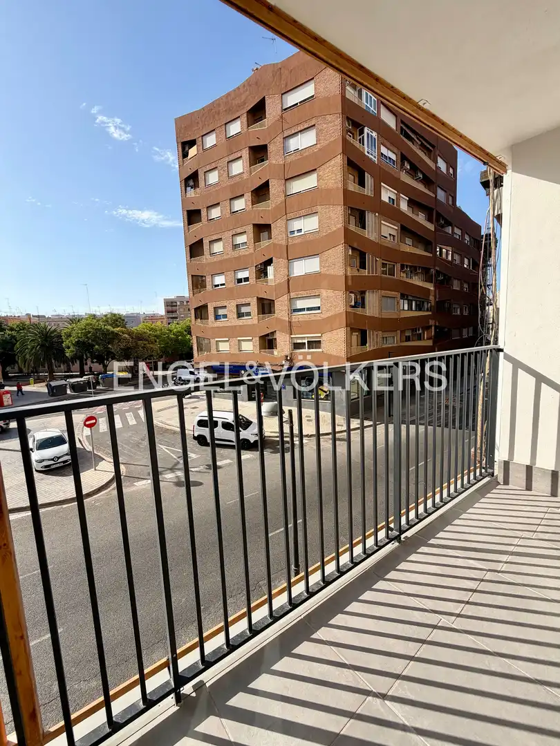 Exterior view of Flat for rent in Valencia  with Air Conditioner, Heating and Private garden