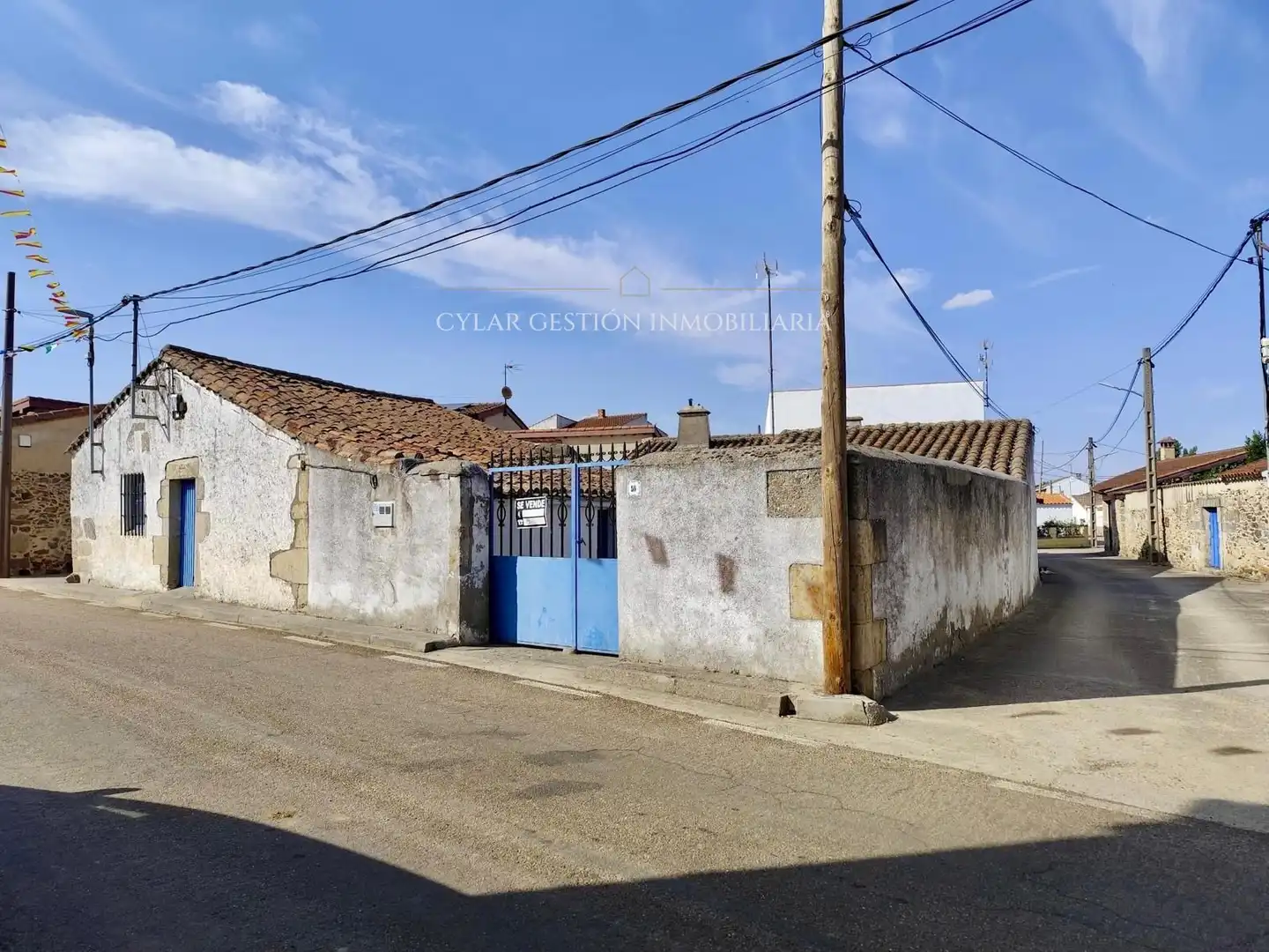 Exterior view of Houses for sale in Golpejas  with Storage room, Washing machine and Microwave