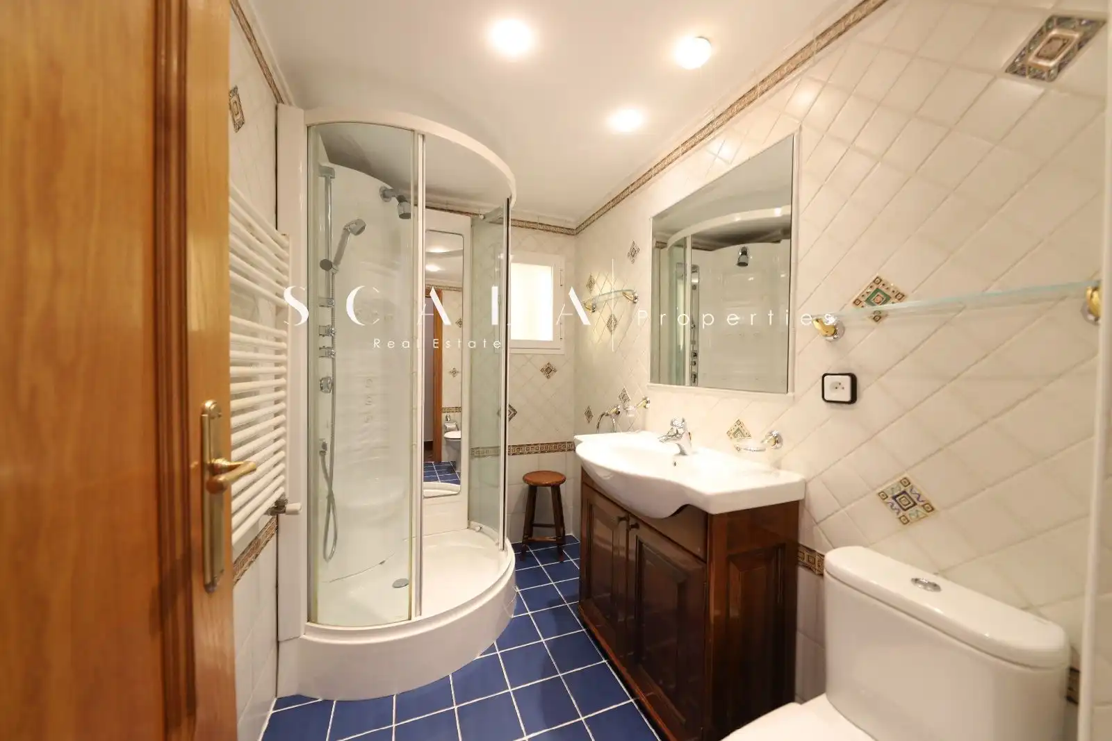 Bathroom of Flat for rent in Madrid  with Air Conditioner, Heating and Terrace