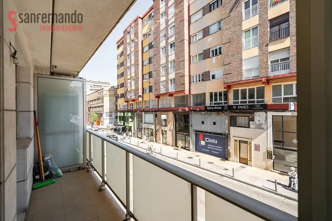 Vista exterior de Piso en venta en Torrelavega  con Terraza y Balcón