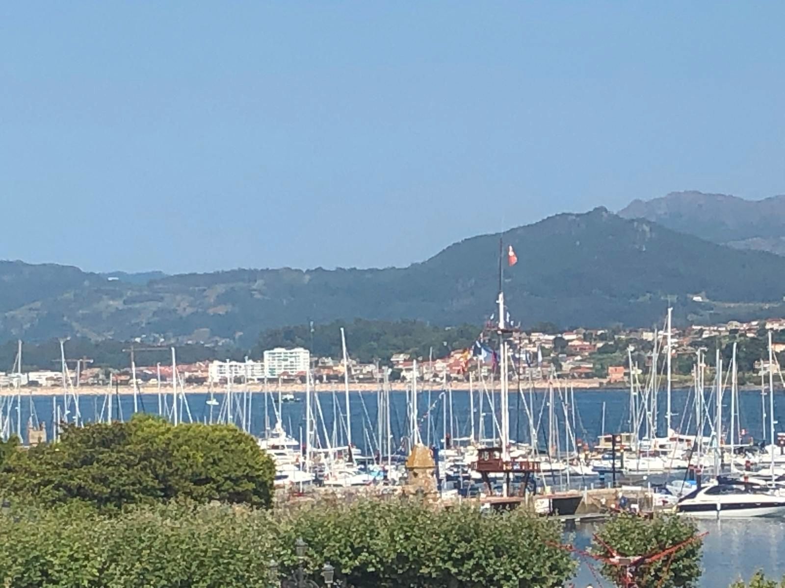 Vista exterior de Apartament en venda en Baiona amb Calefacció, Traster i Forn