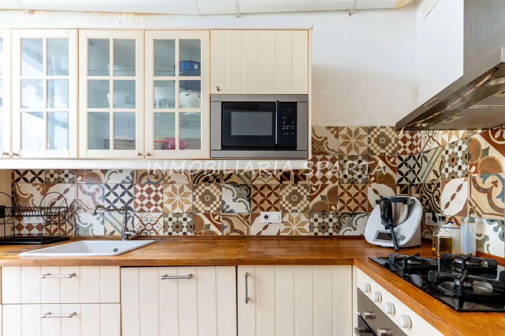 Cocina de Casa adosada en venta en Gelves con Terraza, Horno y Lavadora