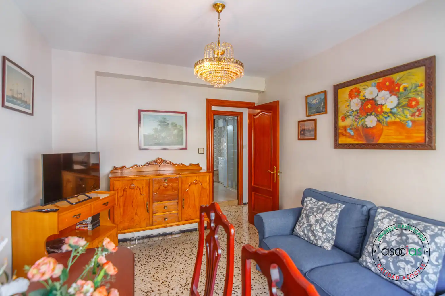 Sala d'estar de Pis en venda en Oviedo  amb Calefacció, Parquet i Moblat