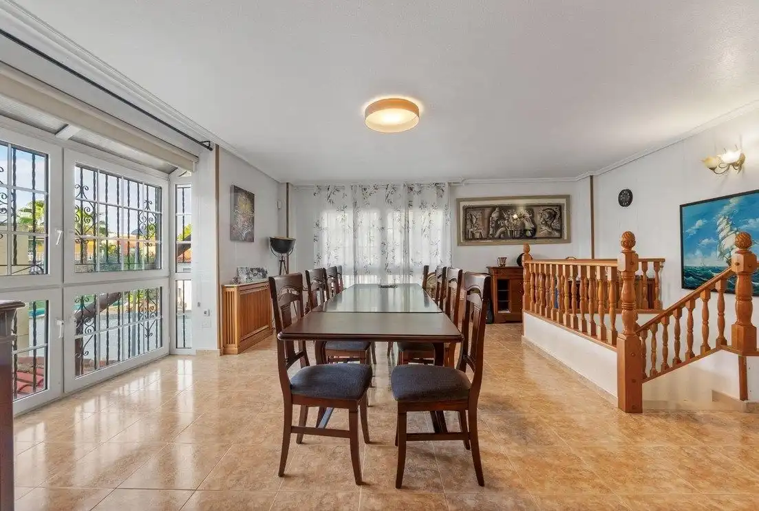 Chalet con piscina en venta en Los Balcones - Los Altos, imagen 6