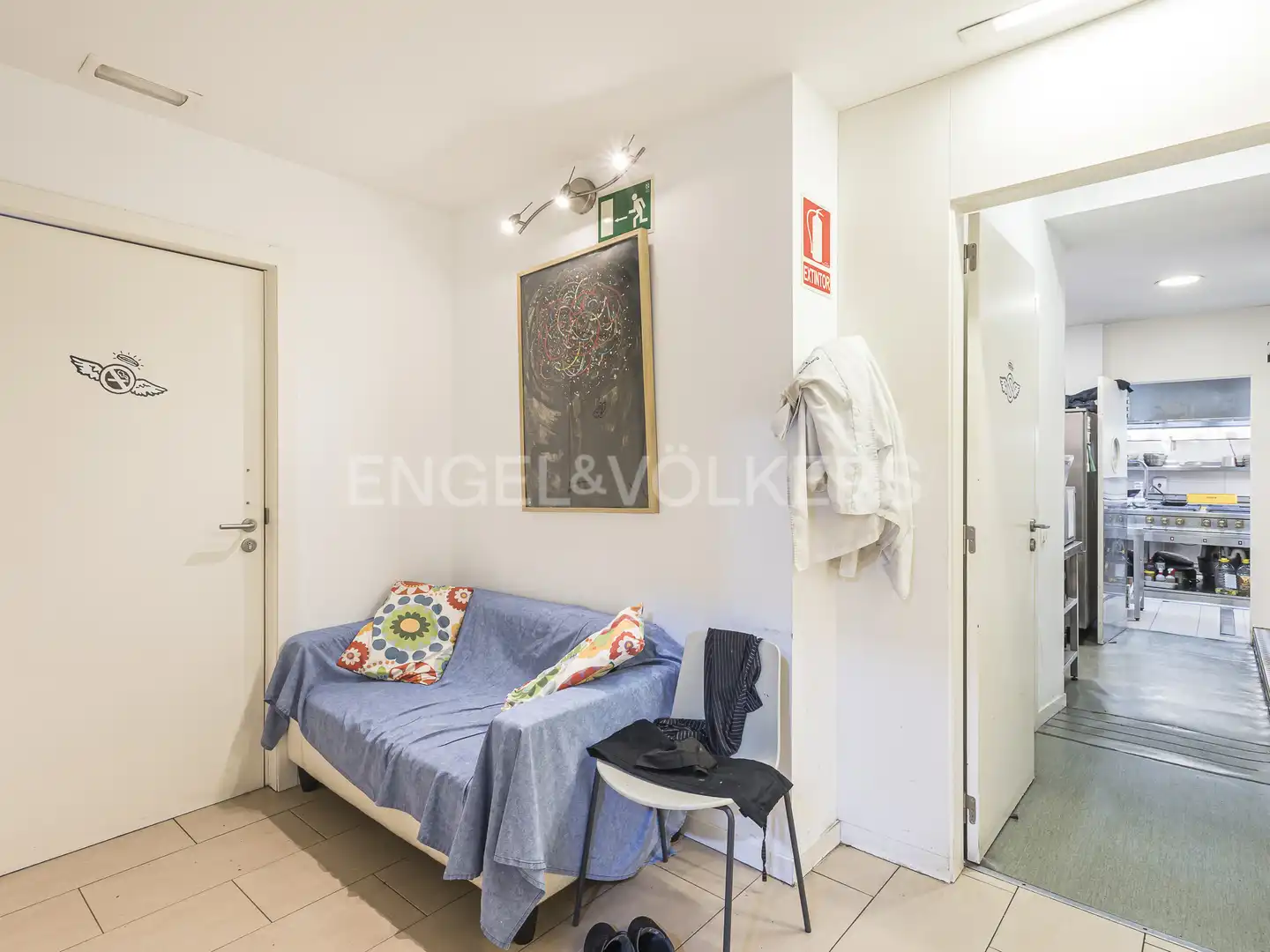 Local en venda en Sant Just Desvern amb Aire condicionat i Moblat