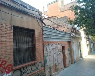 Vista exterior de Casa adosada en venda en L'Hospitalet de Llobregat