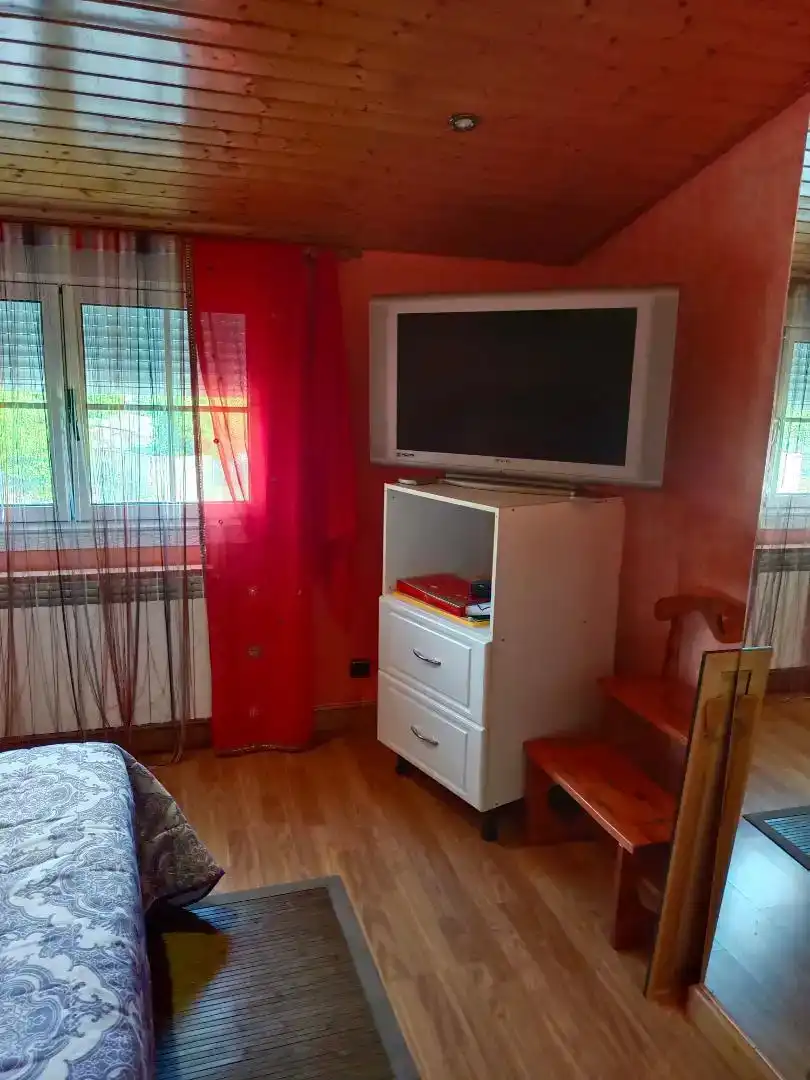 Dormitori de Casa o xalet en venda en Ponferrada amb Jardí privat, Parquet i Moblat
