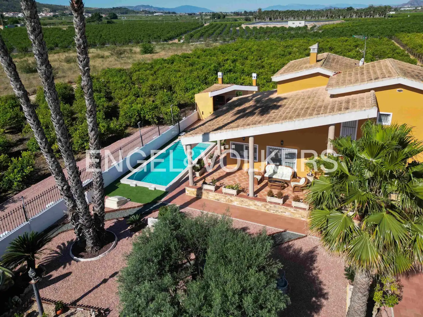 Vista exterior de Finca rústica en venda en Orihuela amb Aire condicionat, Calefacció i Jardí privat
