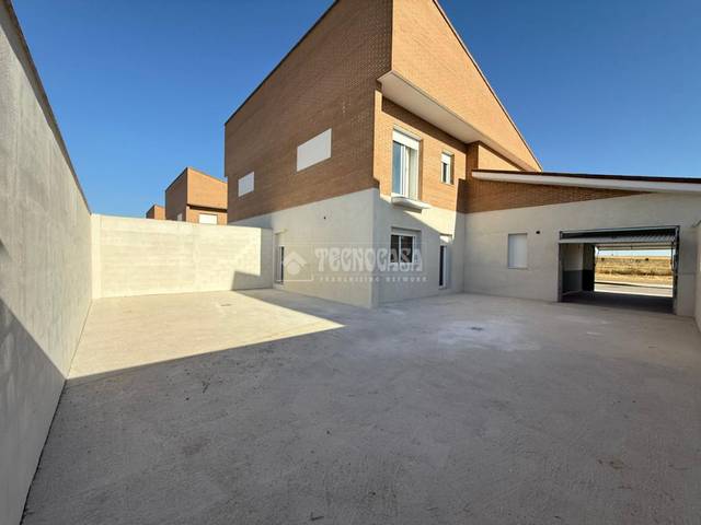 Casa adosada en Venta en Novés