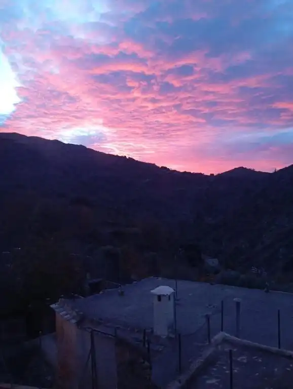Vista exterior de Casa o xalet en venda en Busquístar amb Terrassa i Moblat