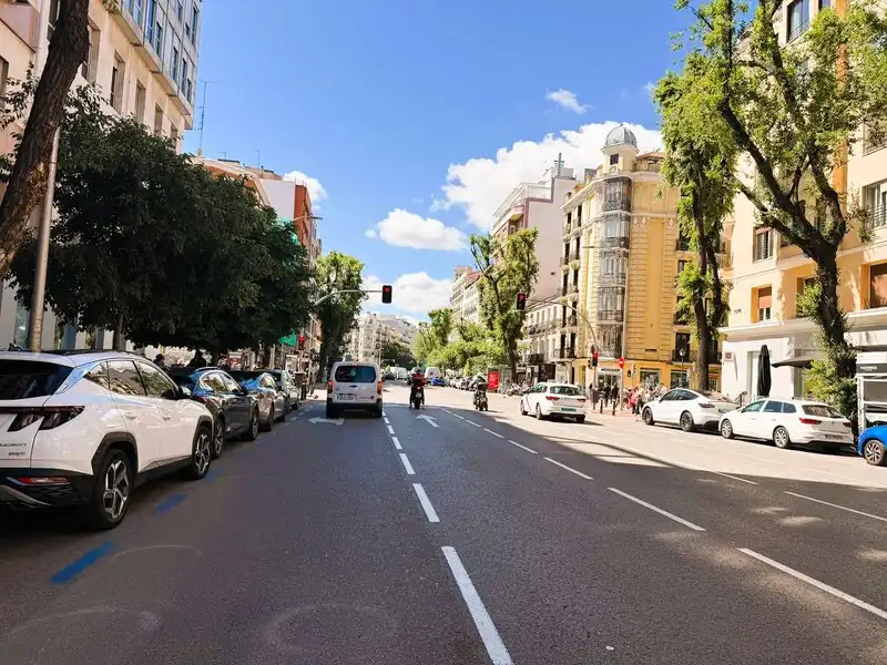 Vista exterior de Pis en venda en Madrid amb Calefacció i Moblat