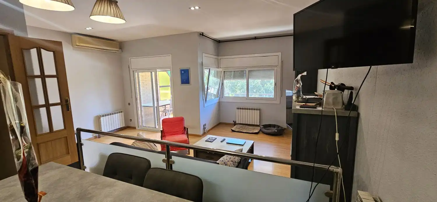 Sala d'estar de Casa o xalet en venda en Corbera de Llobregat amb Aire condicionat, Calefacció i Jardí privat