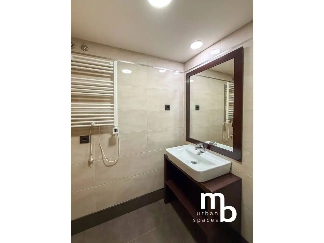 Bathroom of Flat for rent in Madrid  with Air Conditioner, Heating and Swimming Pool
