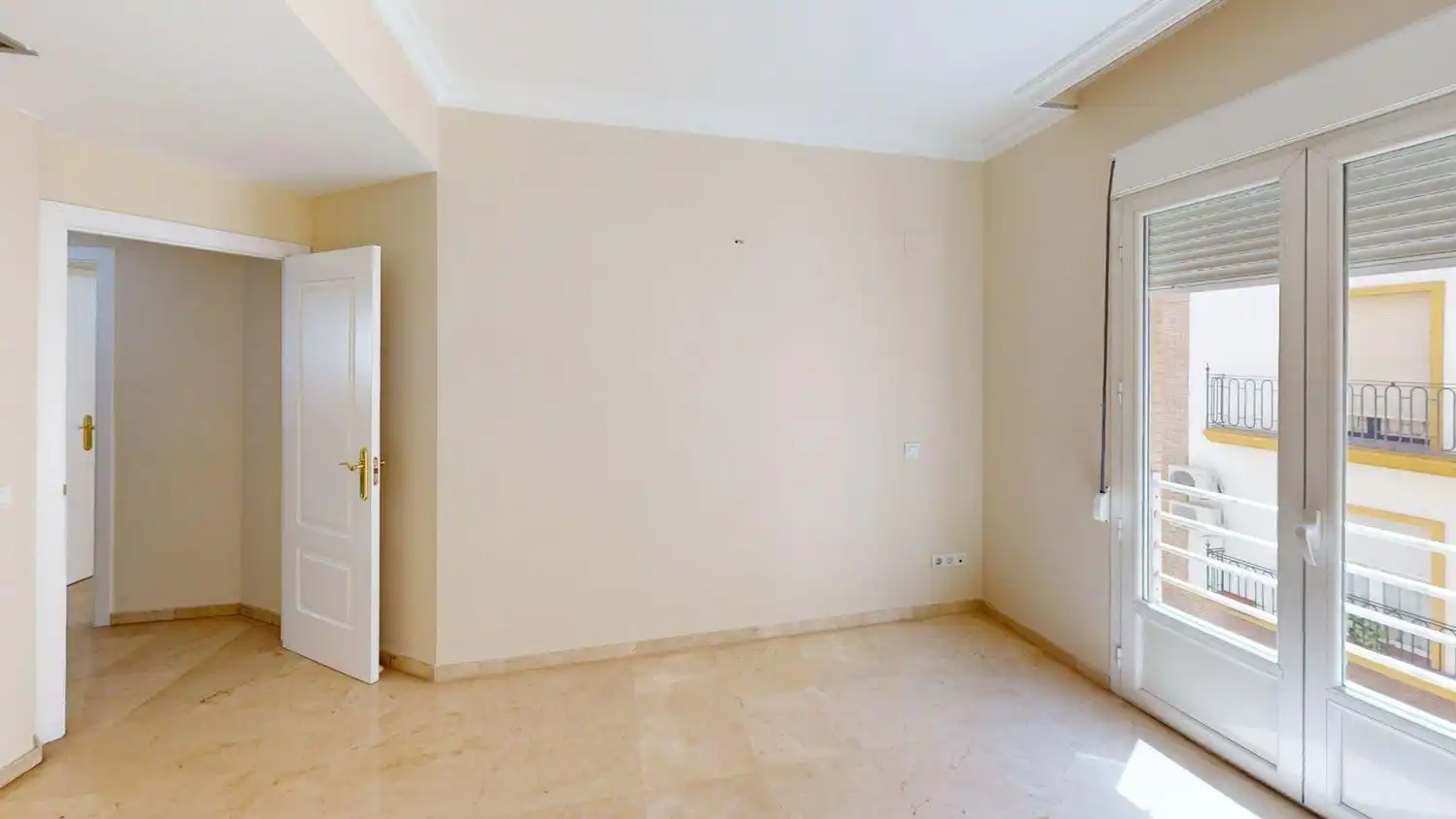 Flat for rent in Sevilla  with Air Conditioner, Heating and Storage room