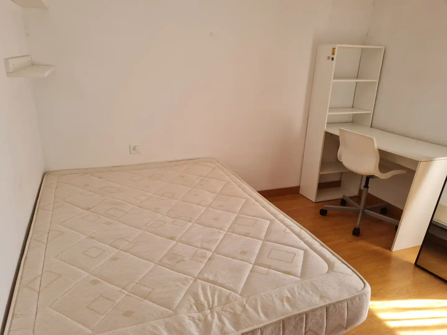 Dormitori de Pis de lloguer en Girona amb Aire condicionat, Calefacció i Parquet